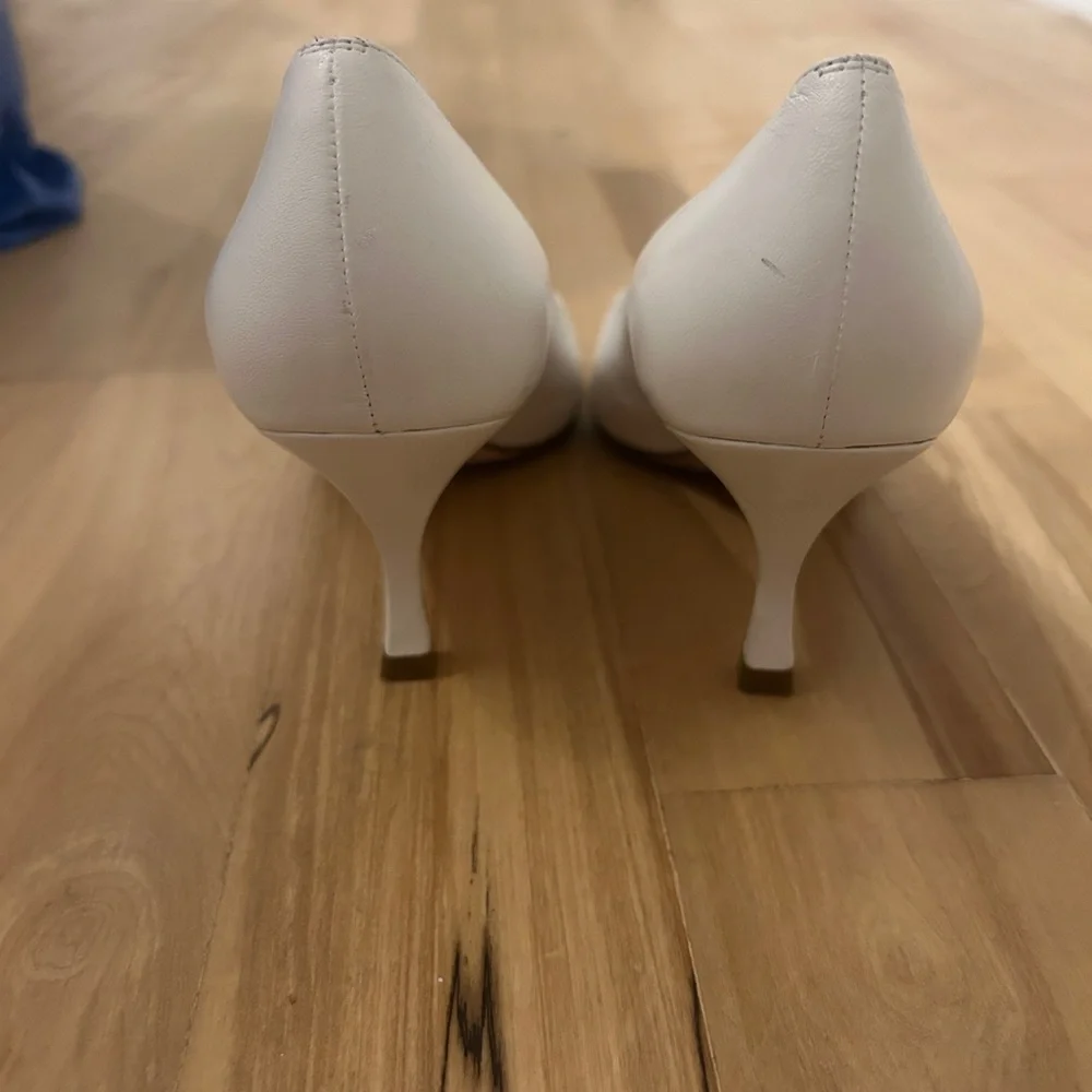 Stuart Weitzman Ivory Pointed-Toe Pumps - Picture 3 of 4